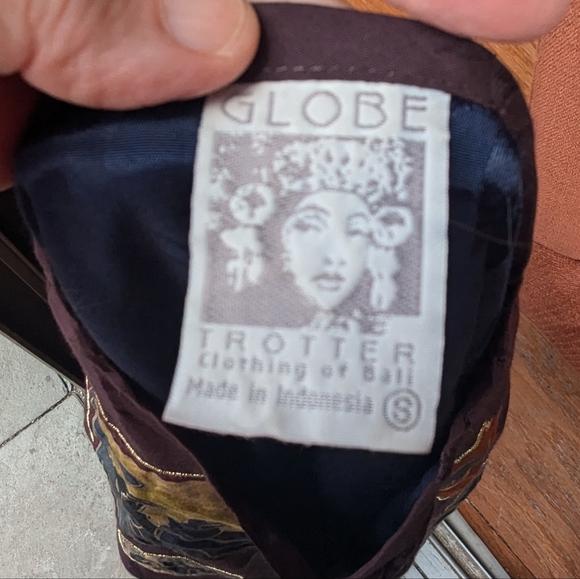 GLOBE TROTTER Small Bali ARTSY Embroidered Tunic Shirt Jacket Plum Gold Rayon - Picture 8 of 8